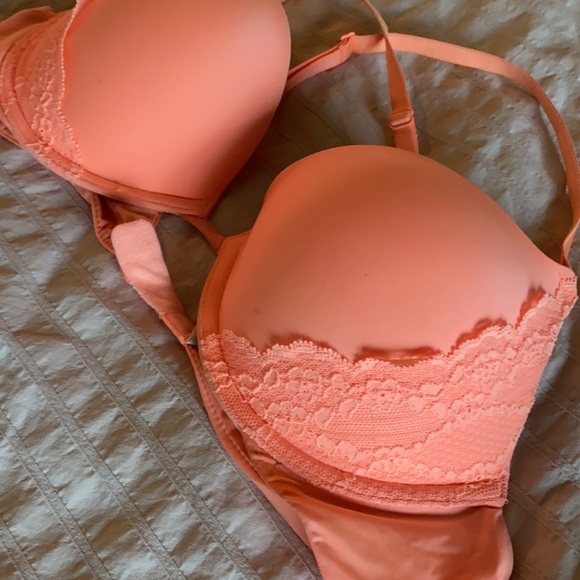 Can criss cross or wear regular - Picture 3 of 6